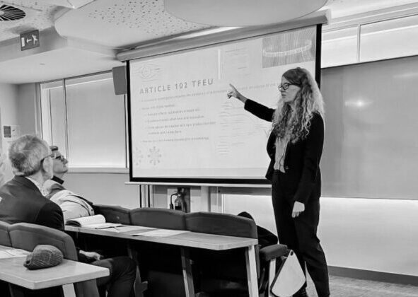 Alexandra von Westernhagen presenting at an AI training session